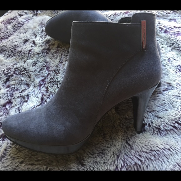 liz claiborne booties